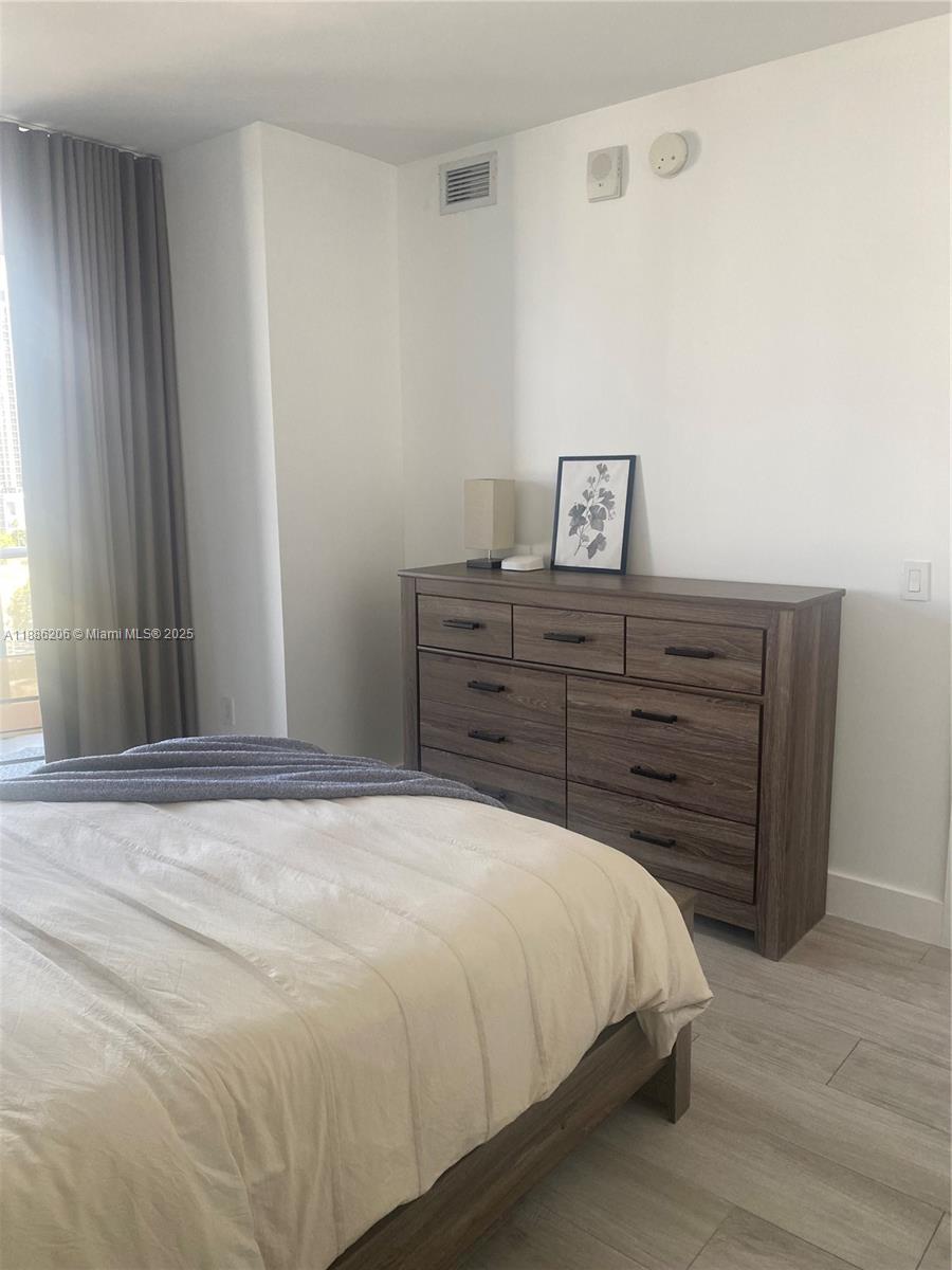 121 NE 34th St #1007, Miami FL 33137