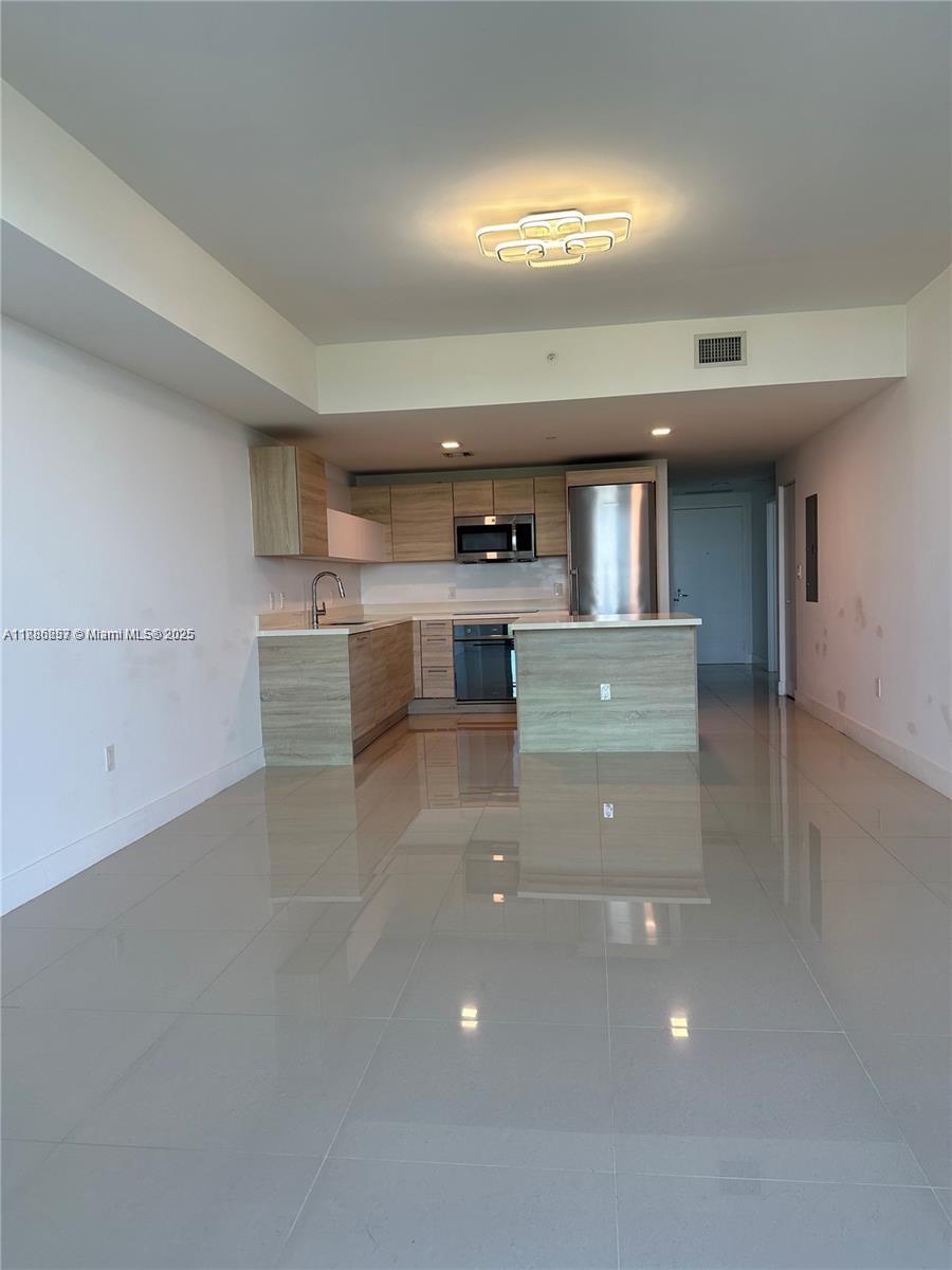 16385 Biscayne Blvd #904, North Miami Beach FL 33160