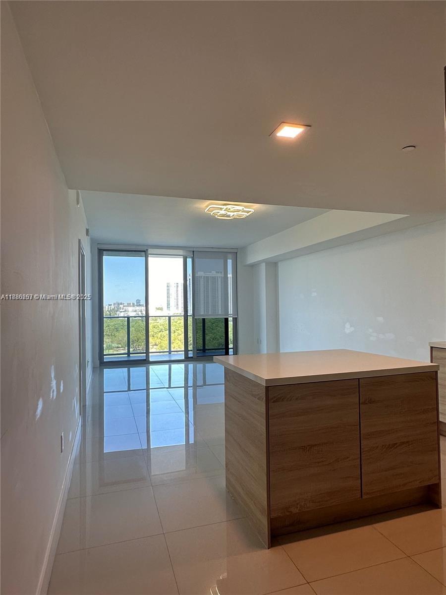 16385 Biscayne Blvd #904, North Miami Beach FL 33160