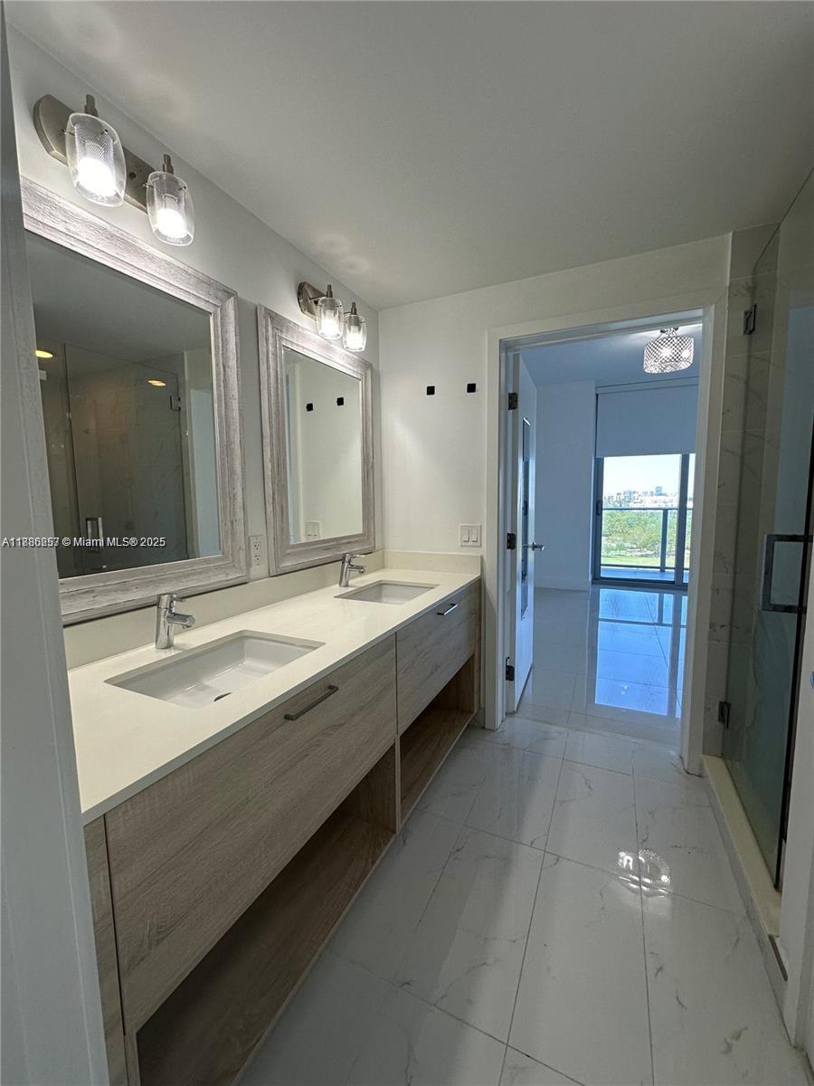 16385 Biscayne Blvd #904, North Miami Beach FL 33160