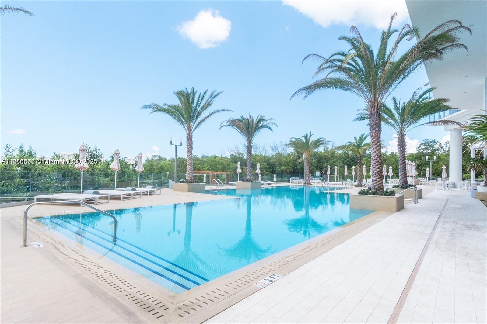 16385 Biscayne Blvd #904, North Miami Beach FL 33160