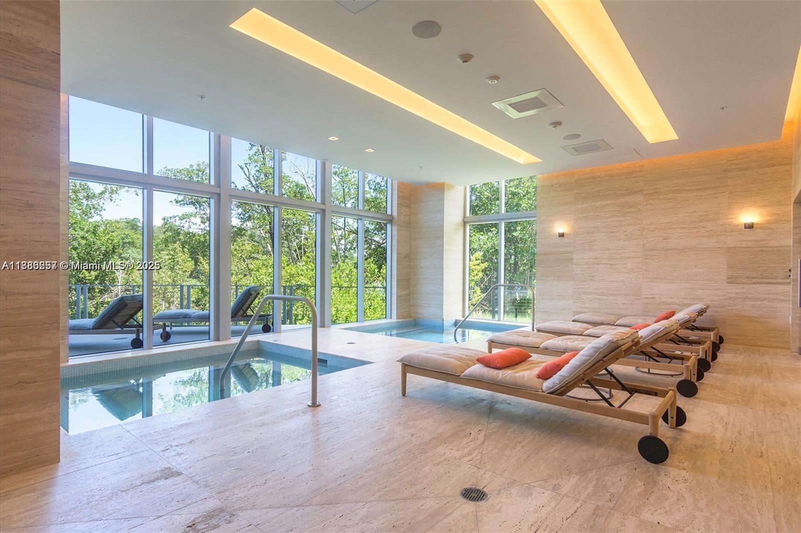16385 Biscayne Blvd #904, North Miami Beach FL 33160