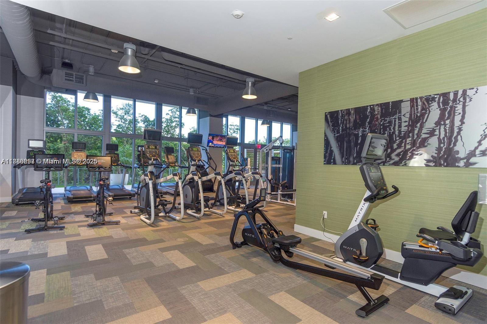 16385 Biscayne Blvd #904, North Miami Beach FL 33160