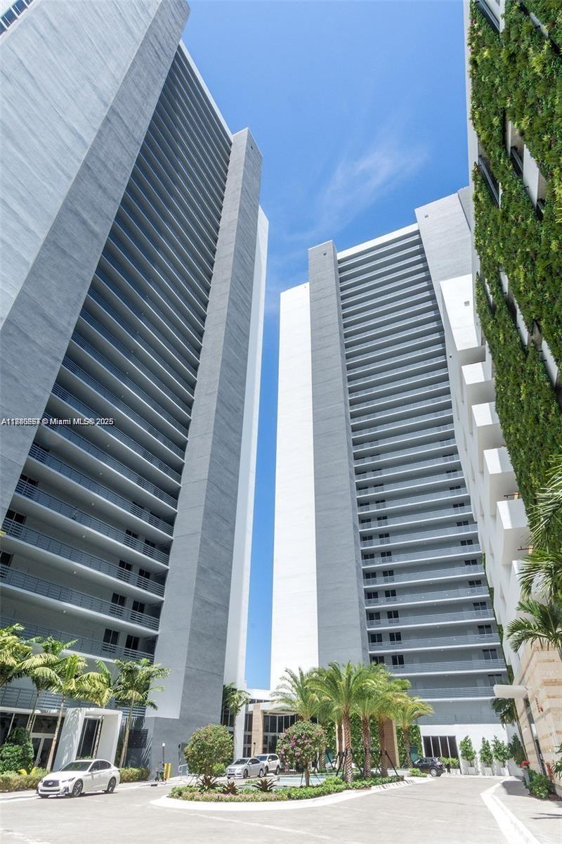 16385 Biscayne Blvd #904, North Miami Beach FL 33160