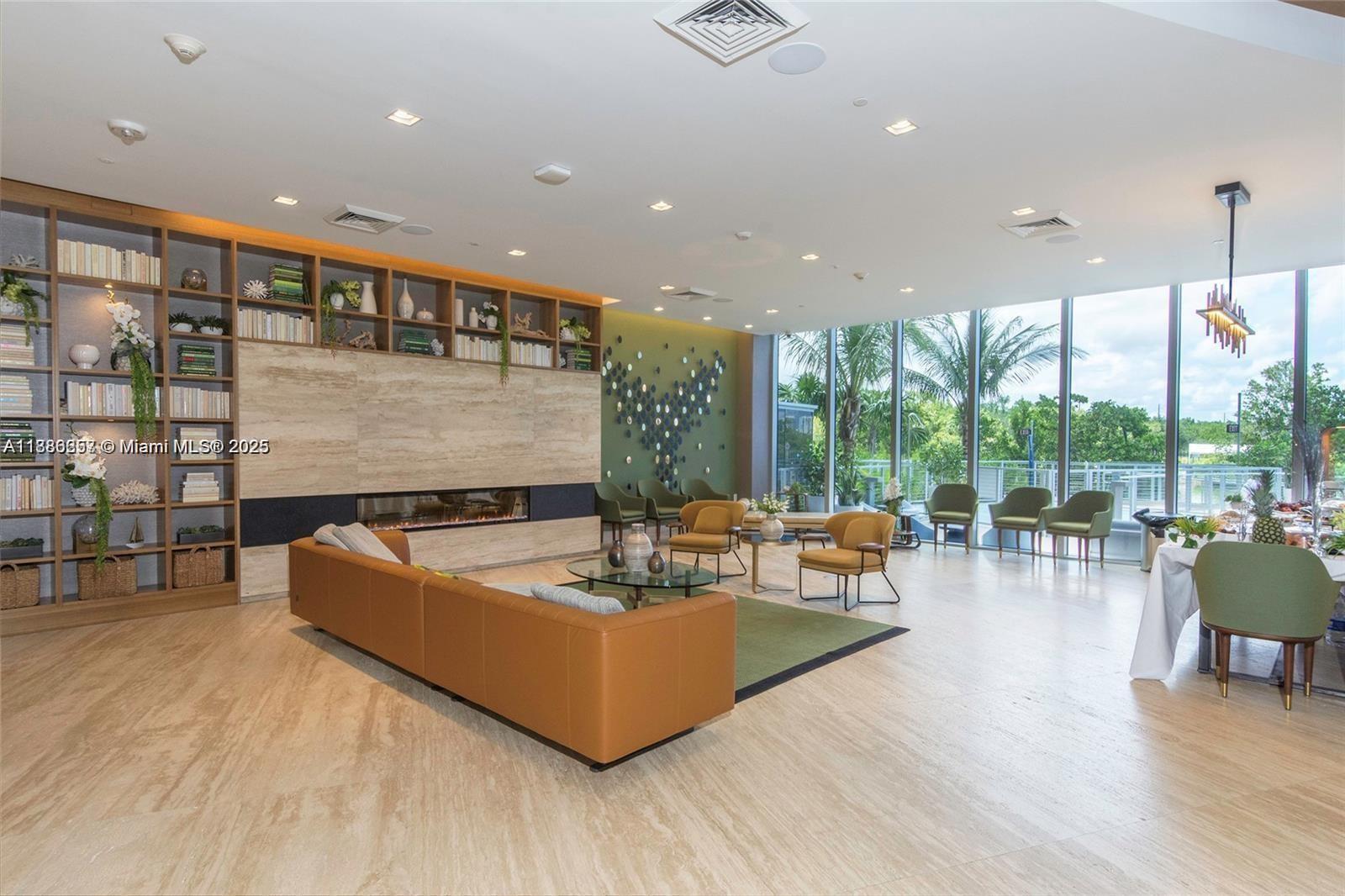 16385 Biscayne Blvd #904, North Miami Beach FL 33160