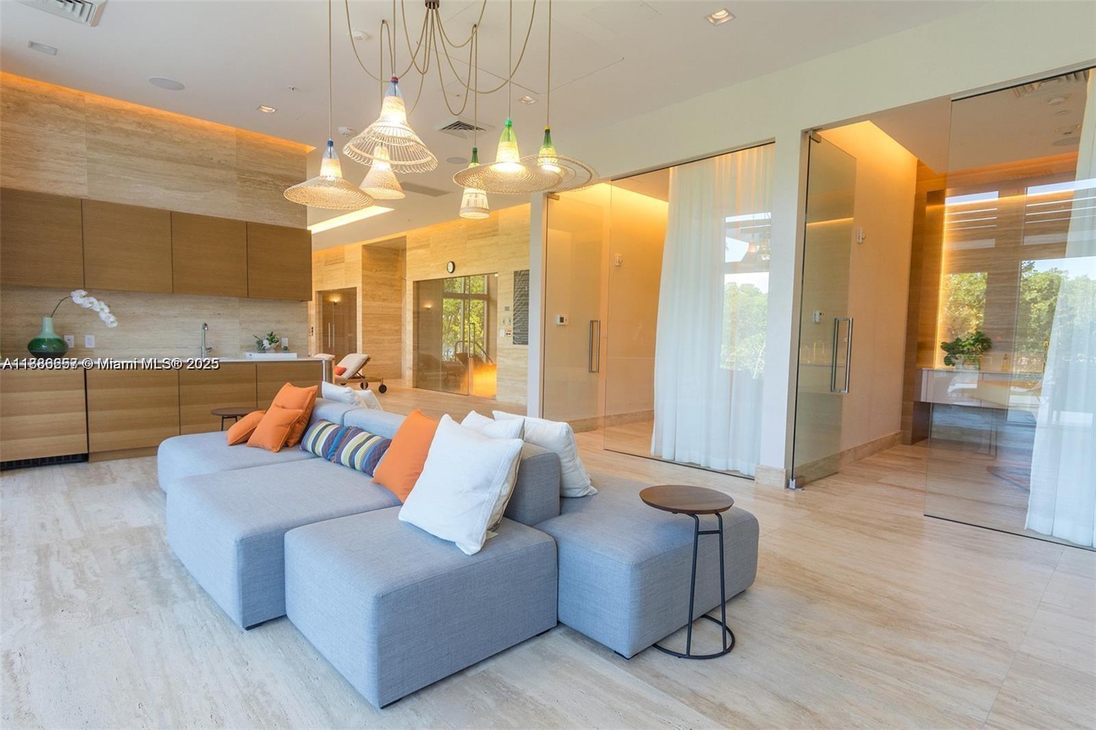 16385 Biscayne Blvd #904, North Miami Beach FL 33160