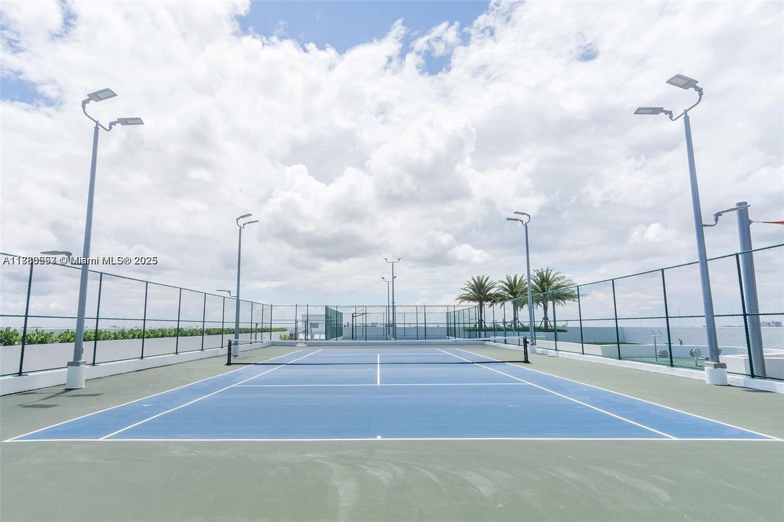 16385 Biscayne Blvd #904, North Miami Beach FL 33160