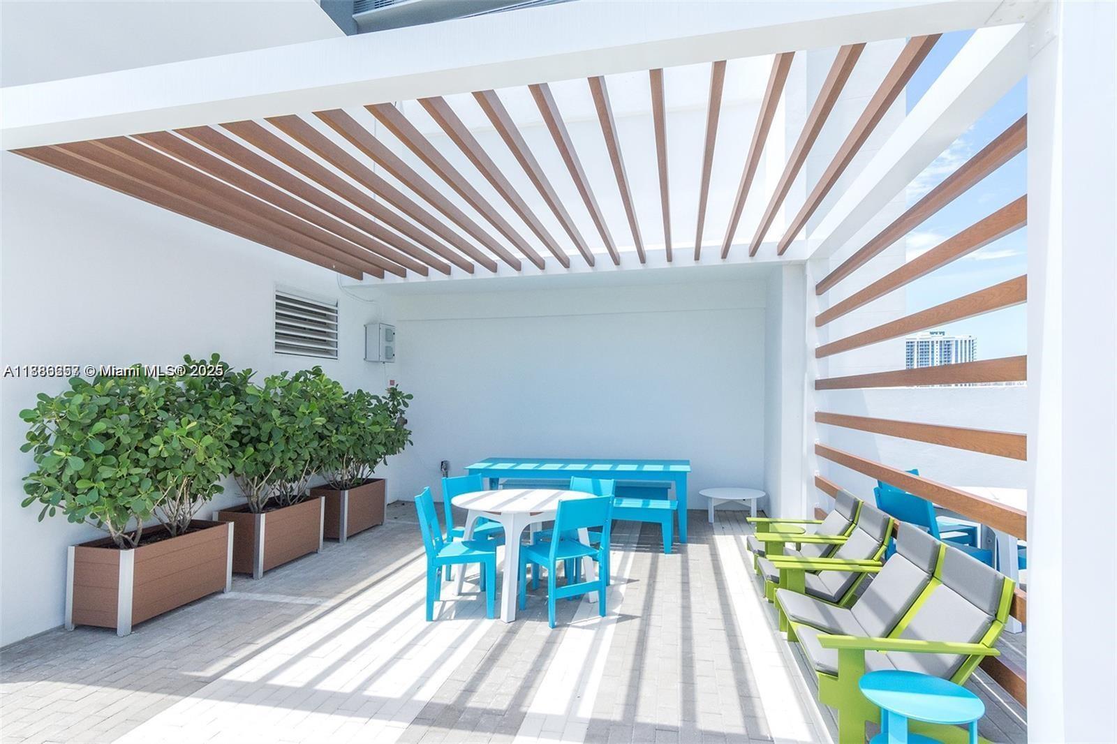 16385 Biscayne Blvd #904, North Miami Beach FL 33160