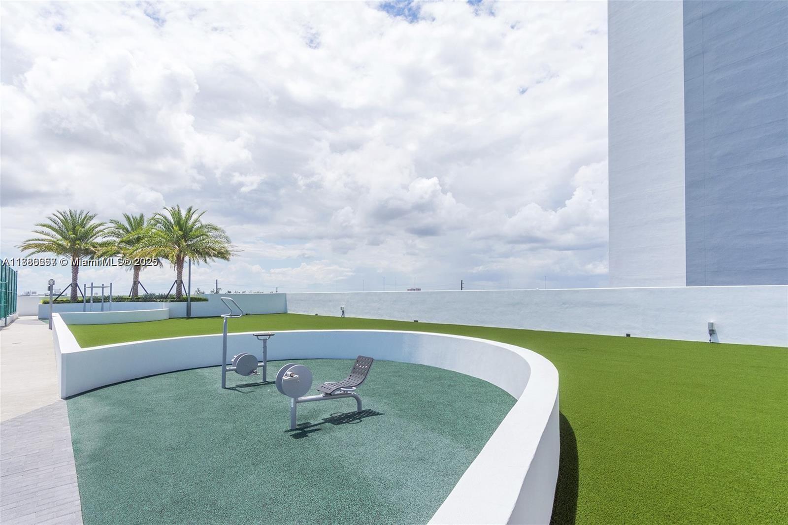 16385 Biscayne Blvd #904, North Miami Beach FL 33160