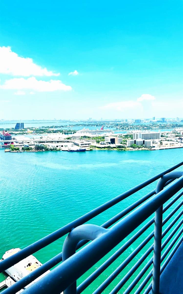 335 S Biscayne Blvd #4006, Miami FL 33131