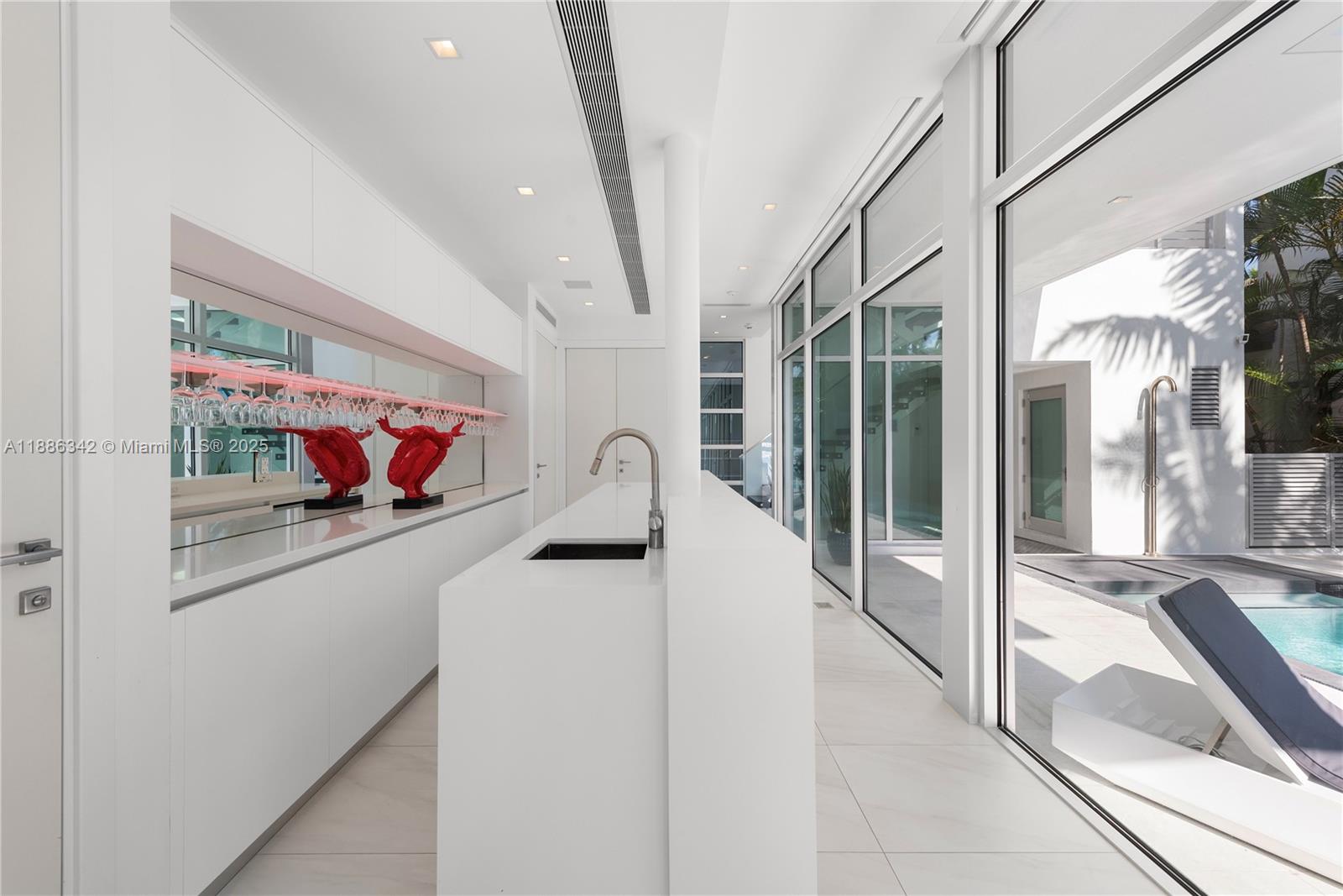 440 S Hibiscus Dr, Miami Beach FL 33139