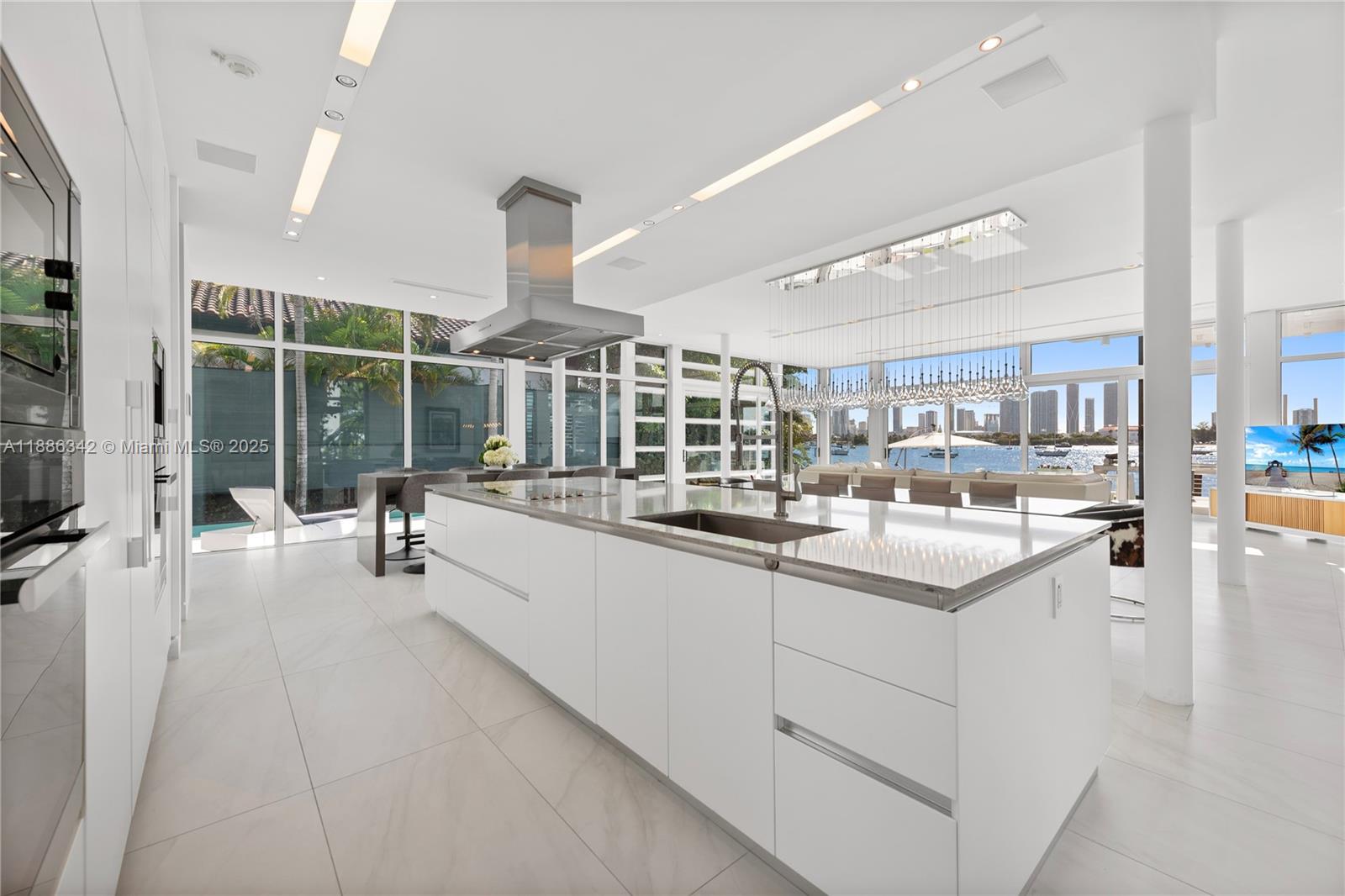 440 S Hibiscus Dr, Miami Beach FL 33139