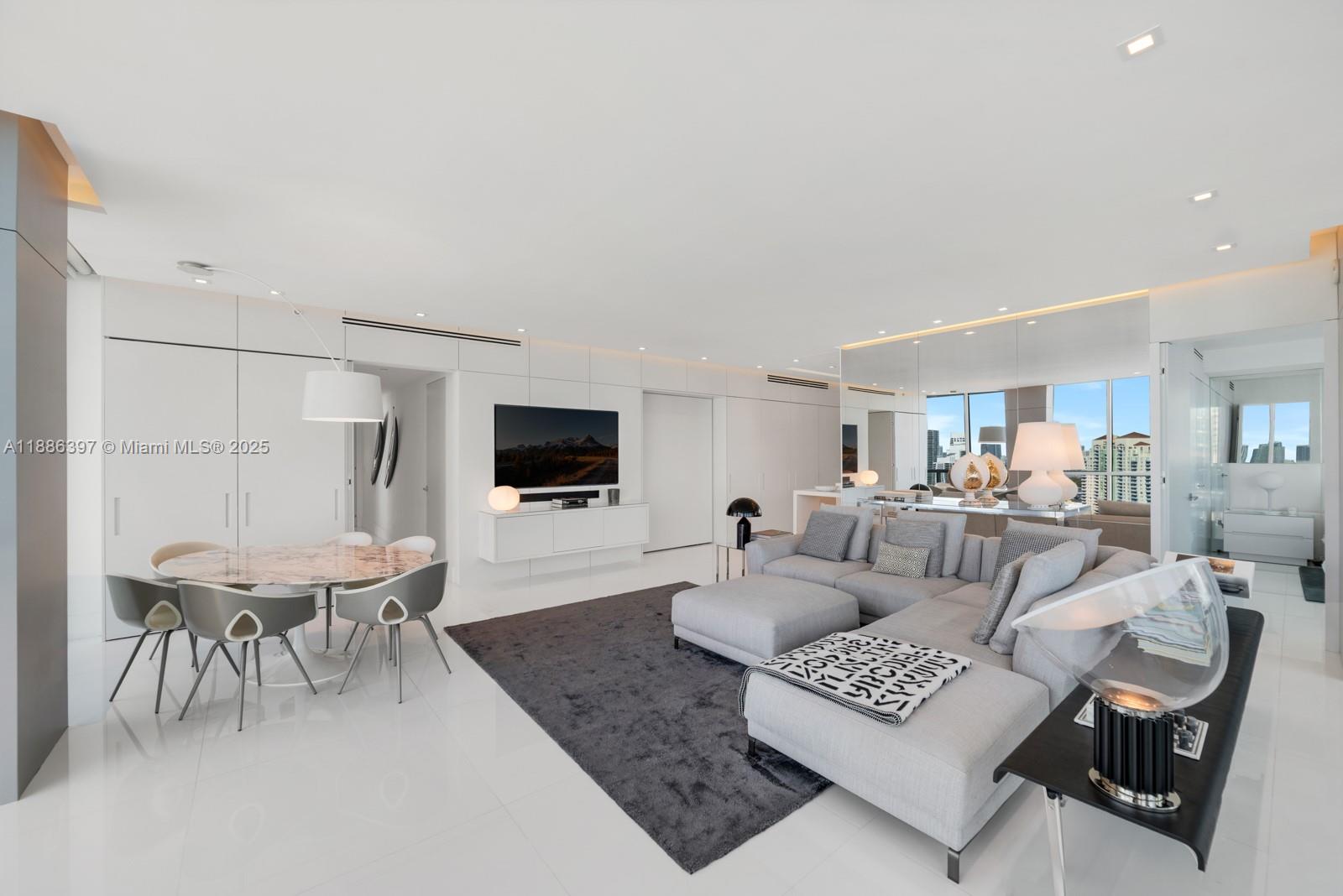 50 S Pointe Dr #2903, Miami Beach FL 33139