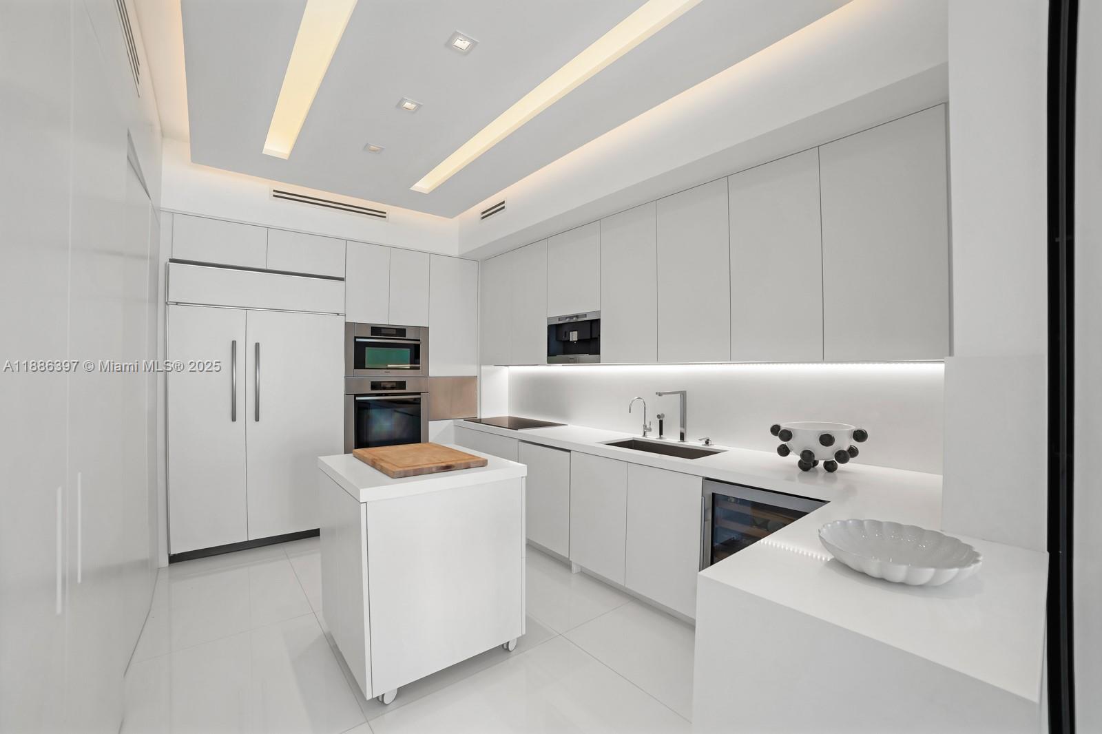 50 S Pointe Dr #2903, Miami Beach FL 33139
