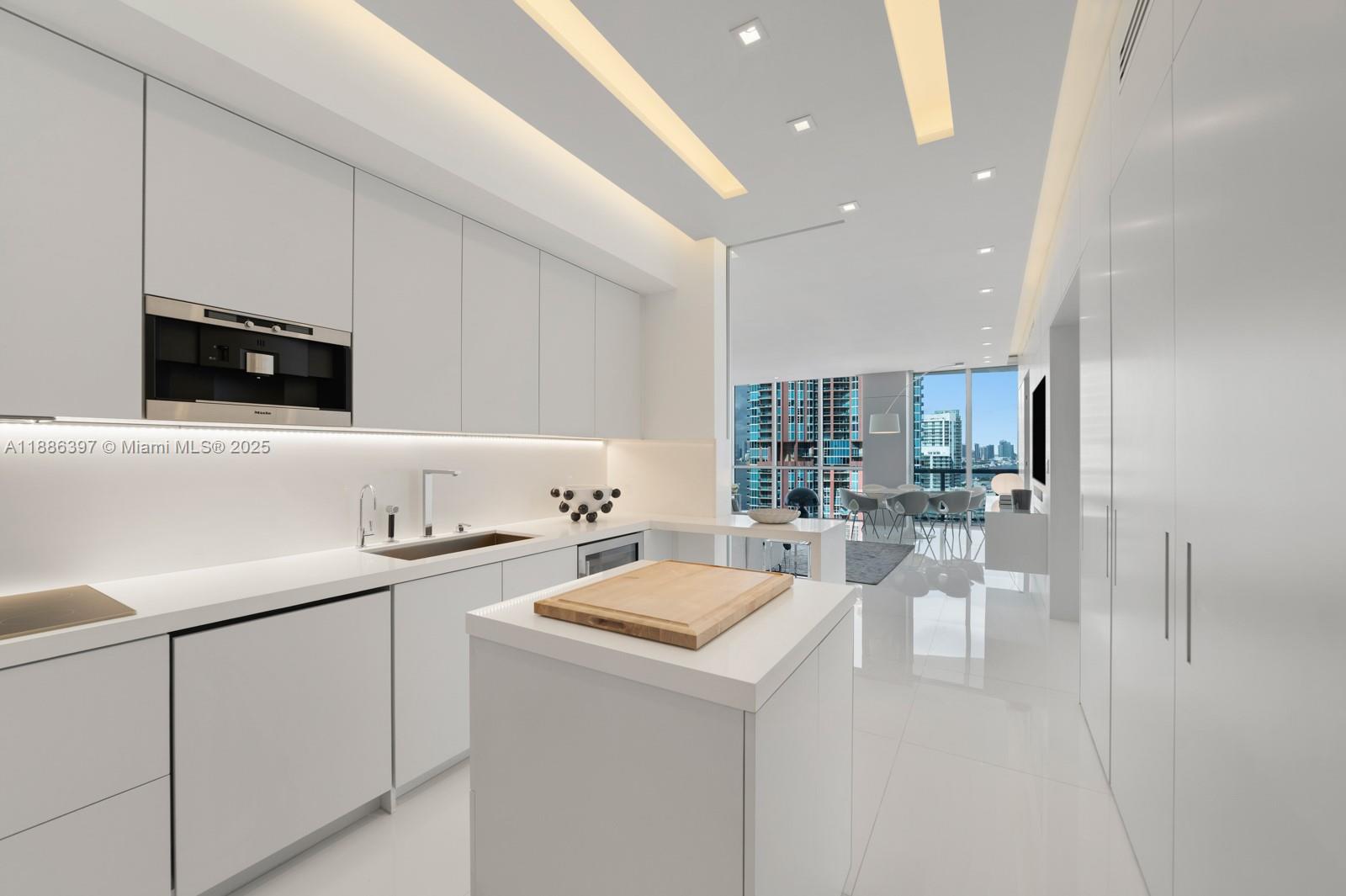 50 S Pointe Dr #2903, Miami Beach FL 33139