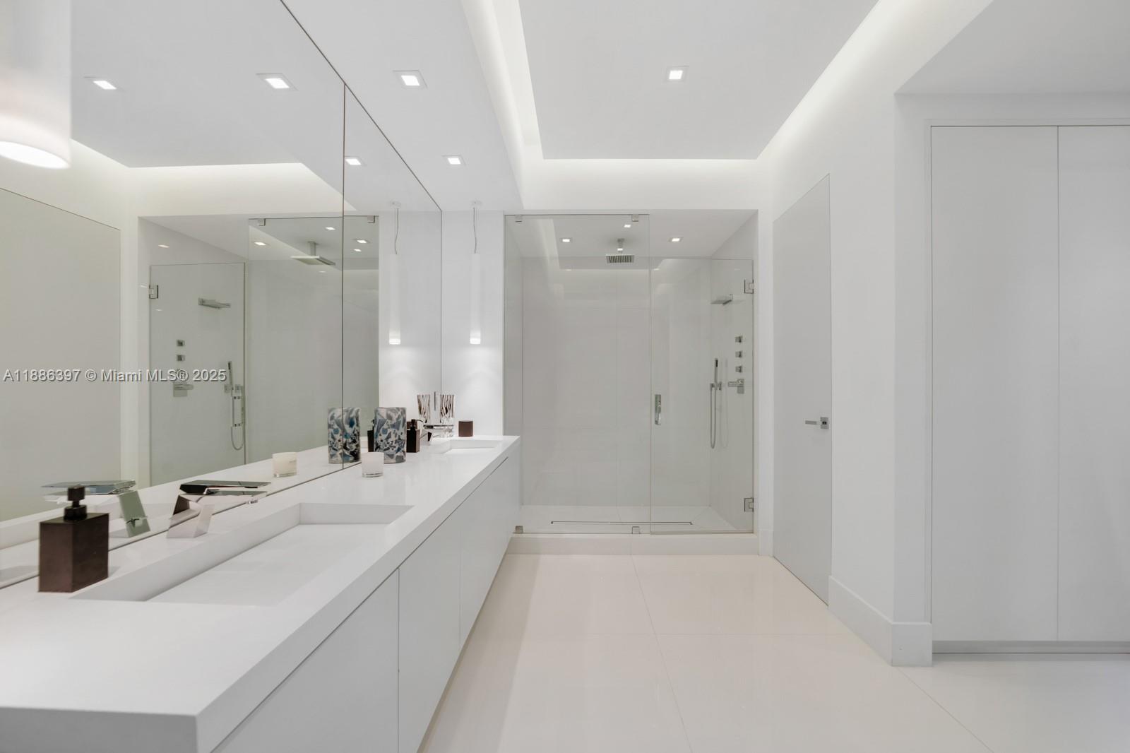 50 S Pointe Dr #2903, Miami Beach FL 33139