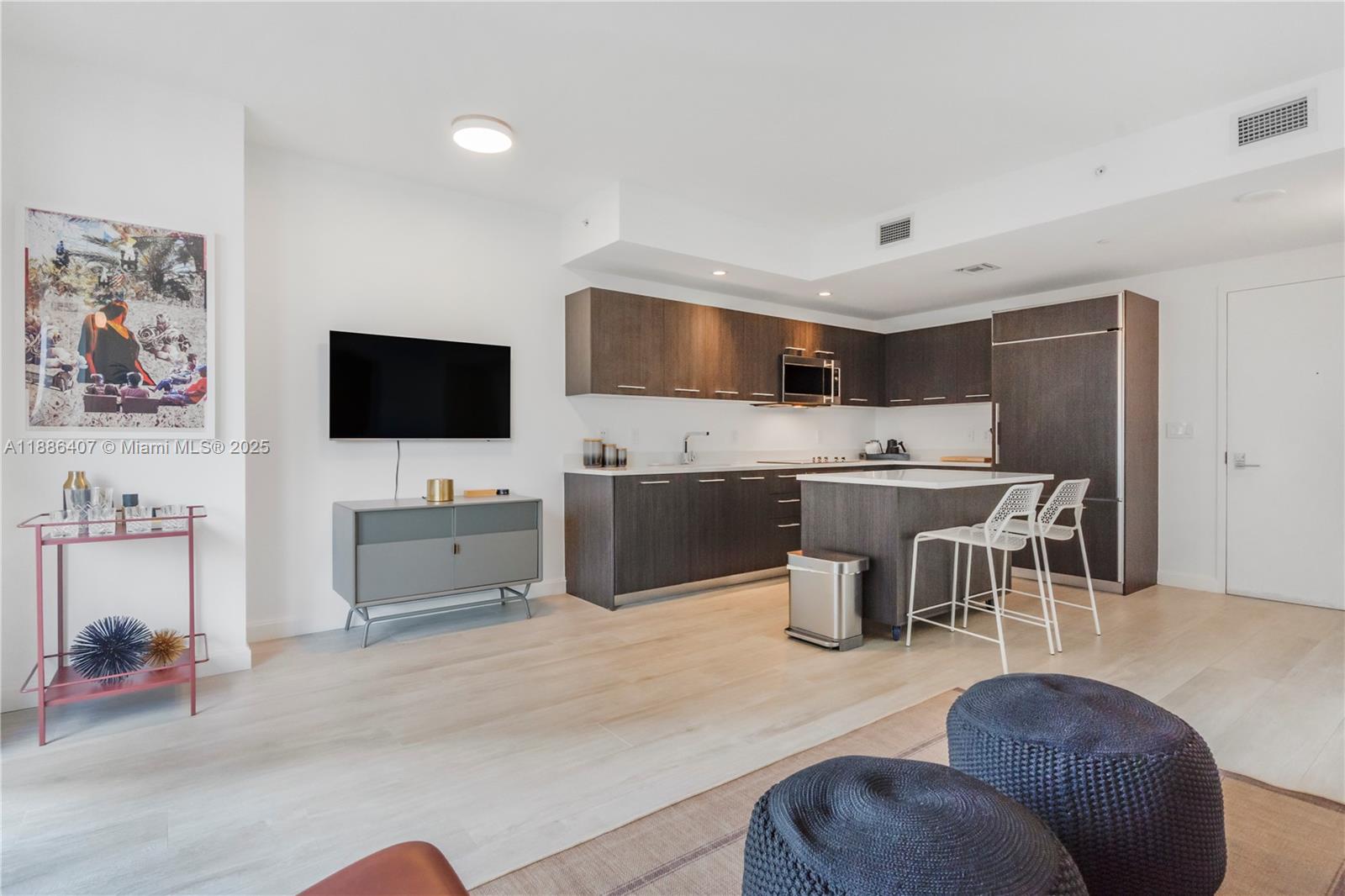 55 SW 9th St #3402, Miami FL 33130