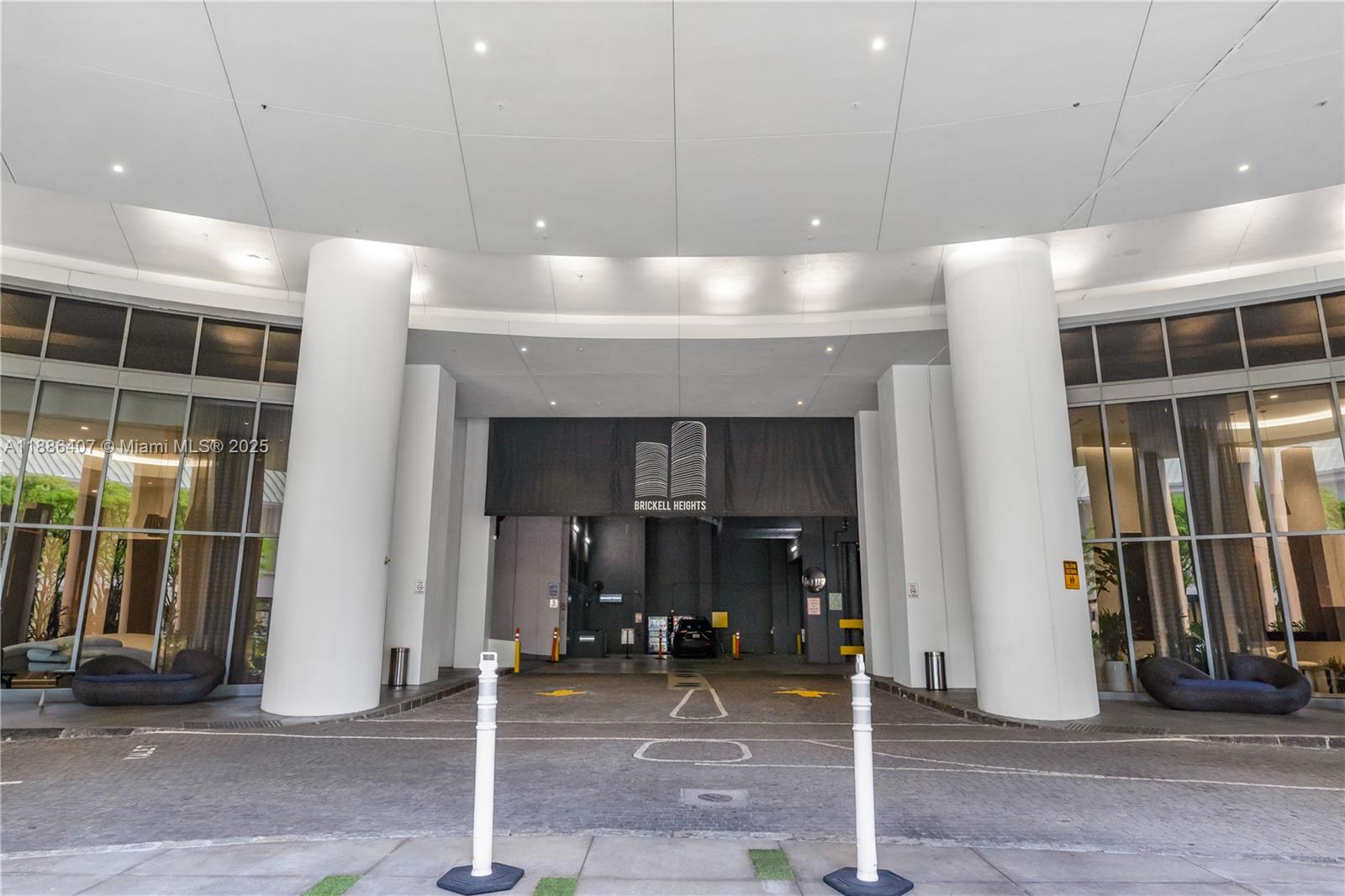 55 SW 9th St #3402, Miami FL 33130