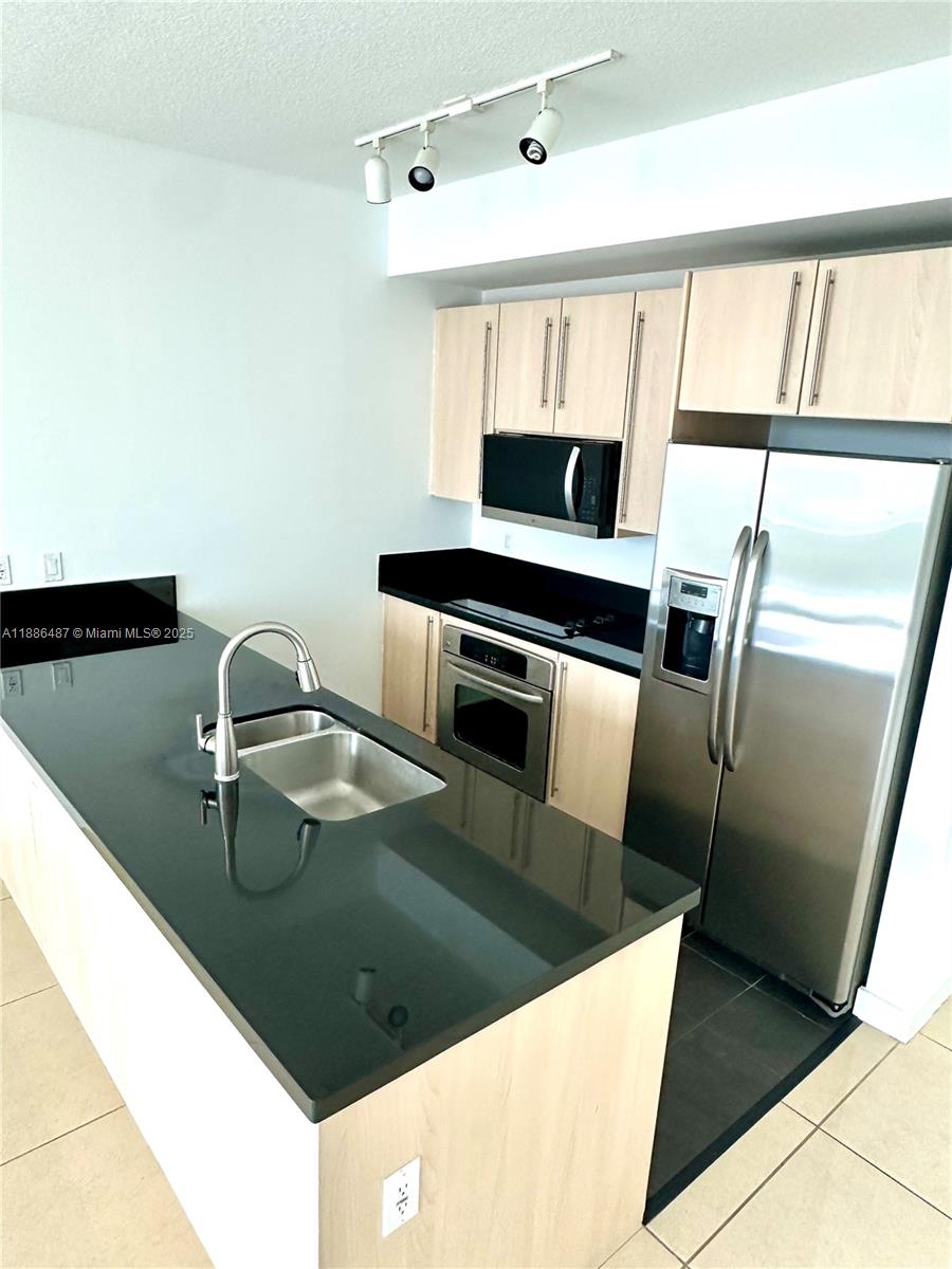 79 SW 12th St #2102-S, Miami FL 33130