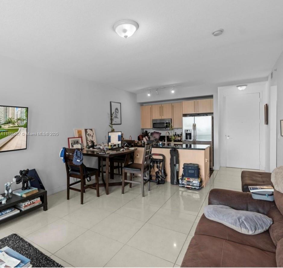 79 SW 12th St #2102-S, Miami FL 33130