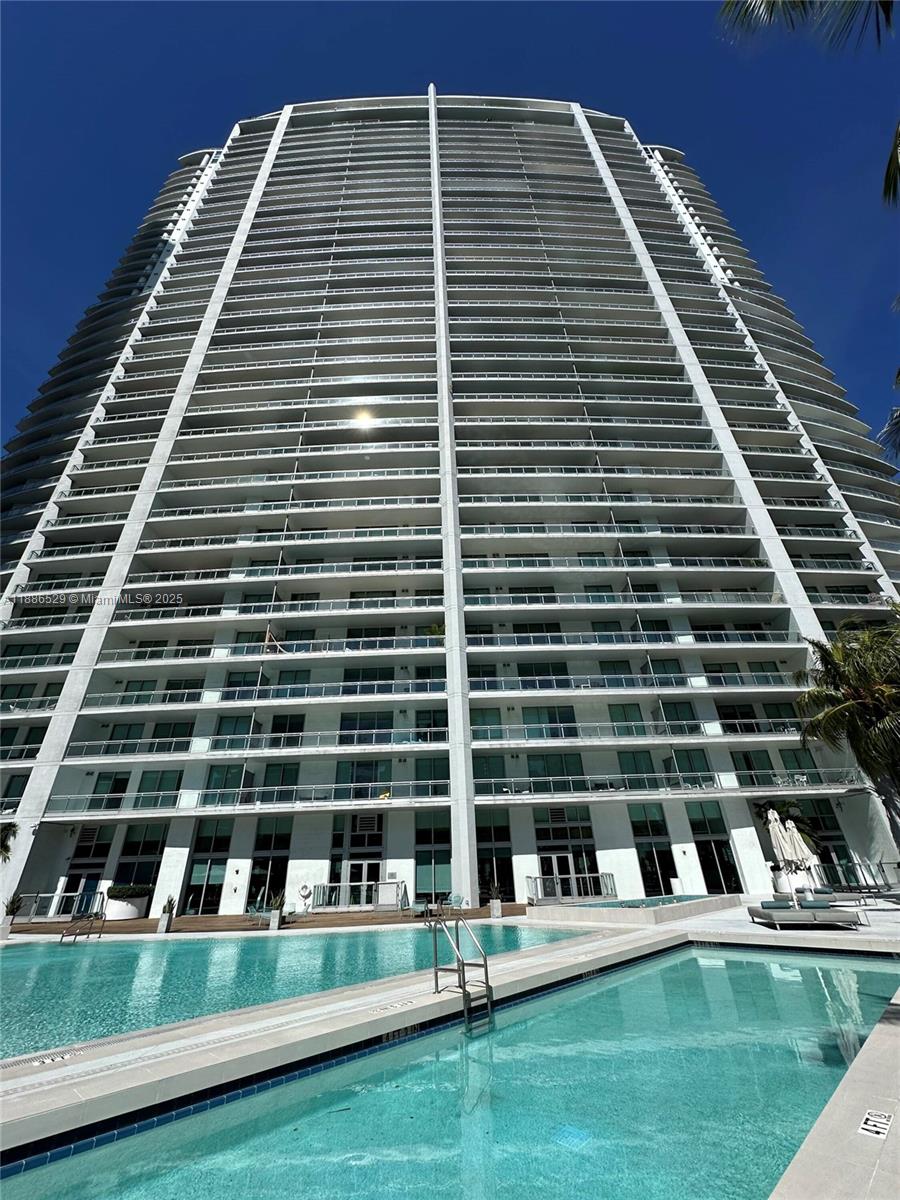 1Q. JKL,M SW 3rd St #1603, Miami FL 33130
