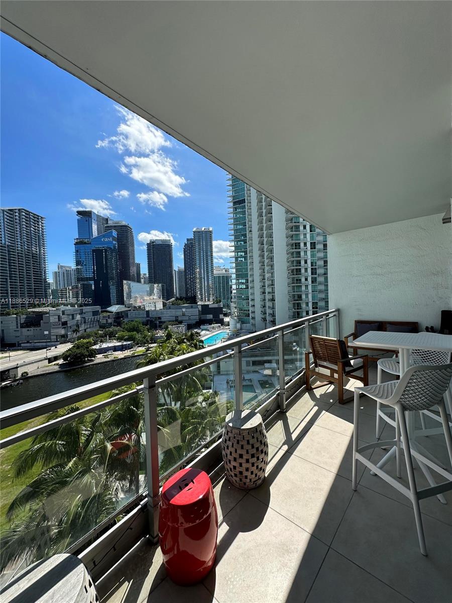1Q. JKL,M SW 3rd St #1603, Miami FL 33130
