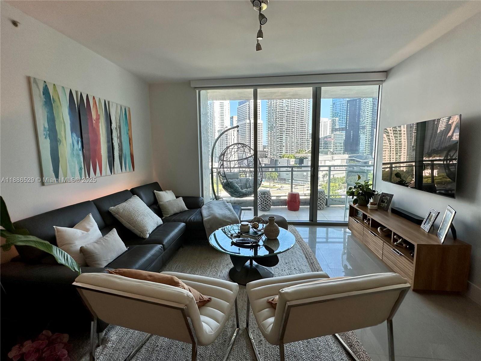 1Q. JKL,M SW 3rd St #1603, Miami FL 33130