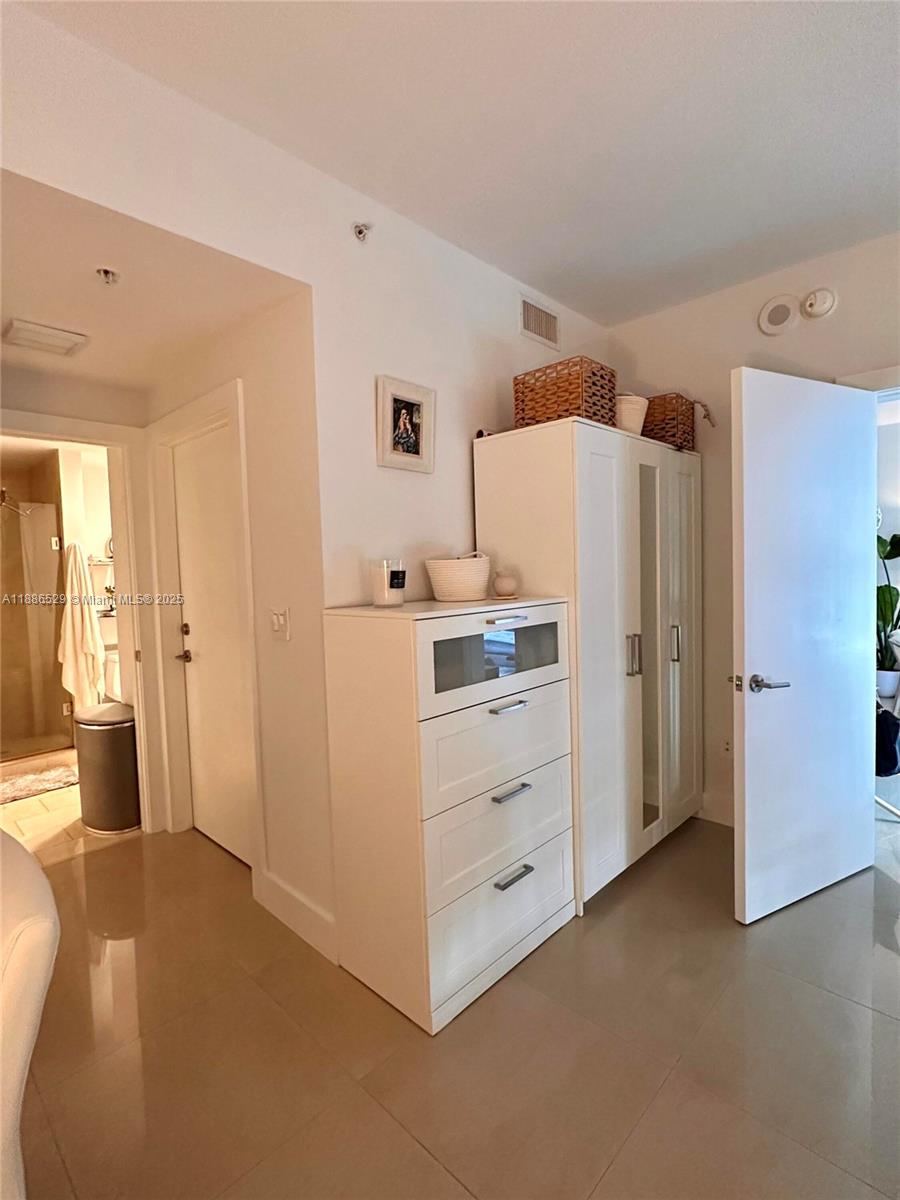 1Q. JKL,M SW 3rd St #1603, Miami FL 33130
