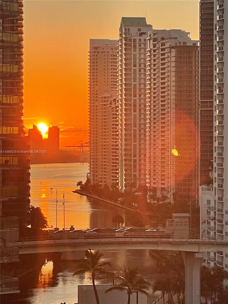 1Q. JKL,M SW 3rd St #1603, Miami FL 33130