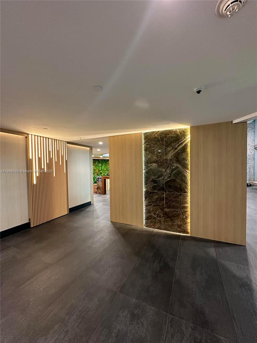 1Q. JKL,M SW 3rd St #1603, Miami FL 33130