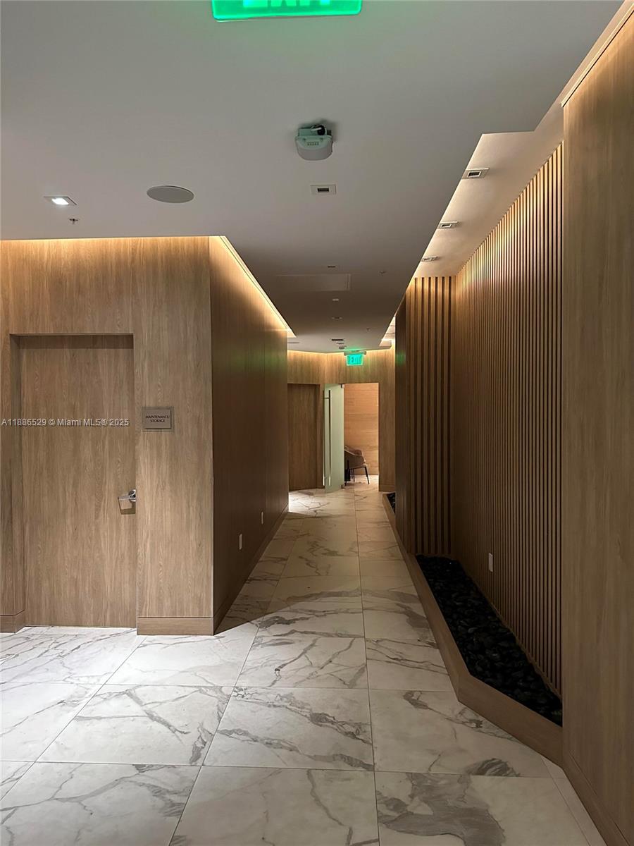 1Q. JKL,M SW 3rd St #1603, Miami FL 33130