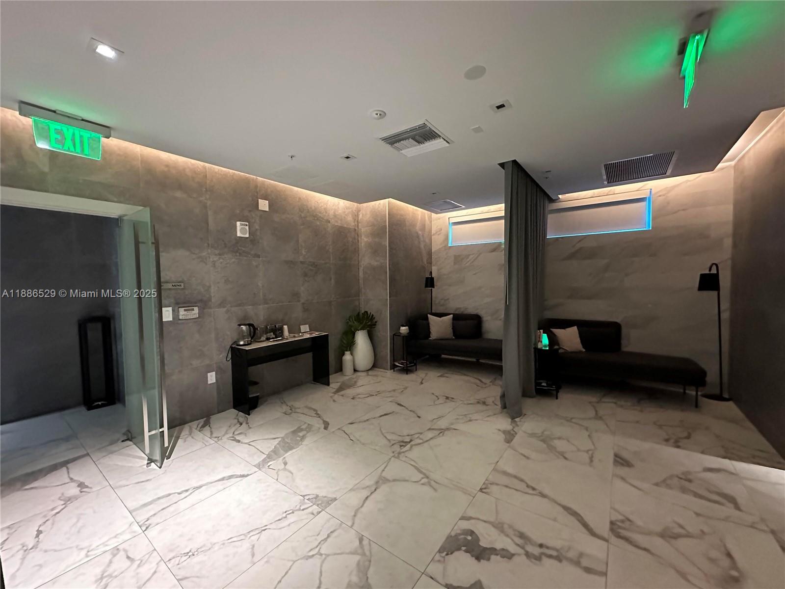 1Q. JKL,M SW 3rd St #1603, Miami FL 33130