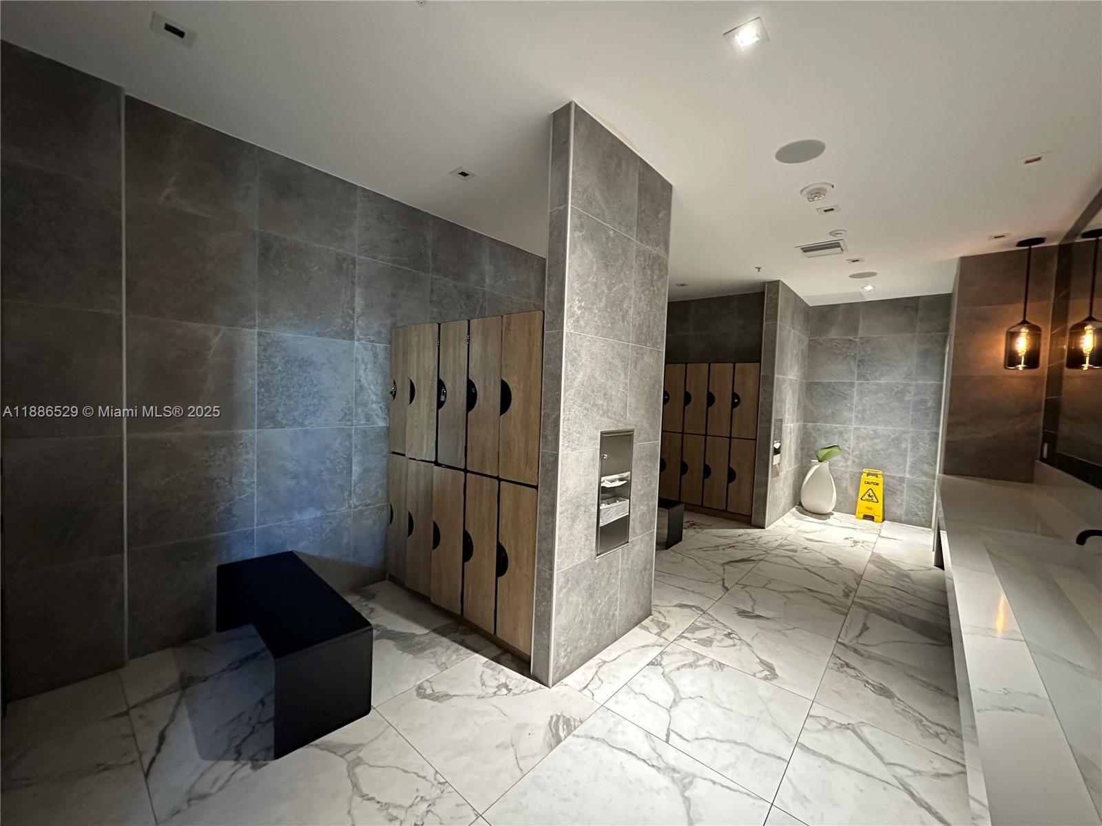 1Q. JKL,M SW 3rd St #1603, Miami FL 33130