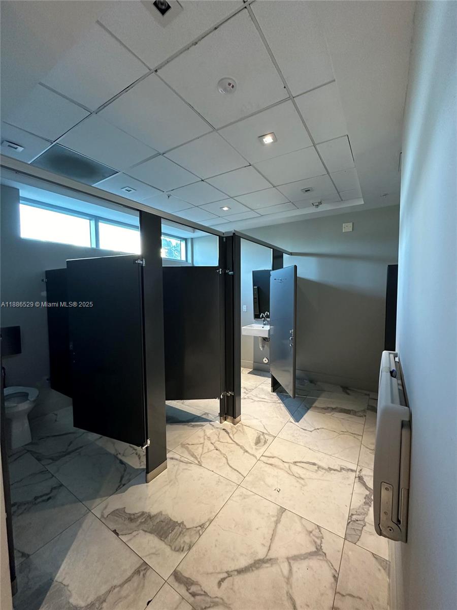 1Q. JKL,M SW 3rd St #1603, Miami FL 33130