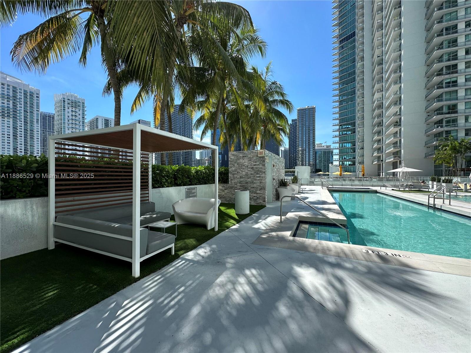 1Q. JKL,M SW 3rd St #1603, Miami FL 33130