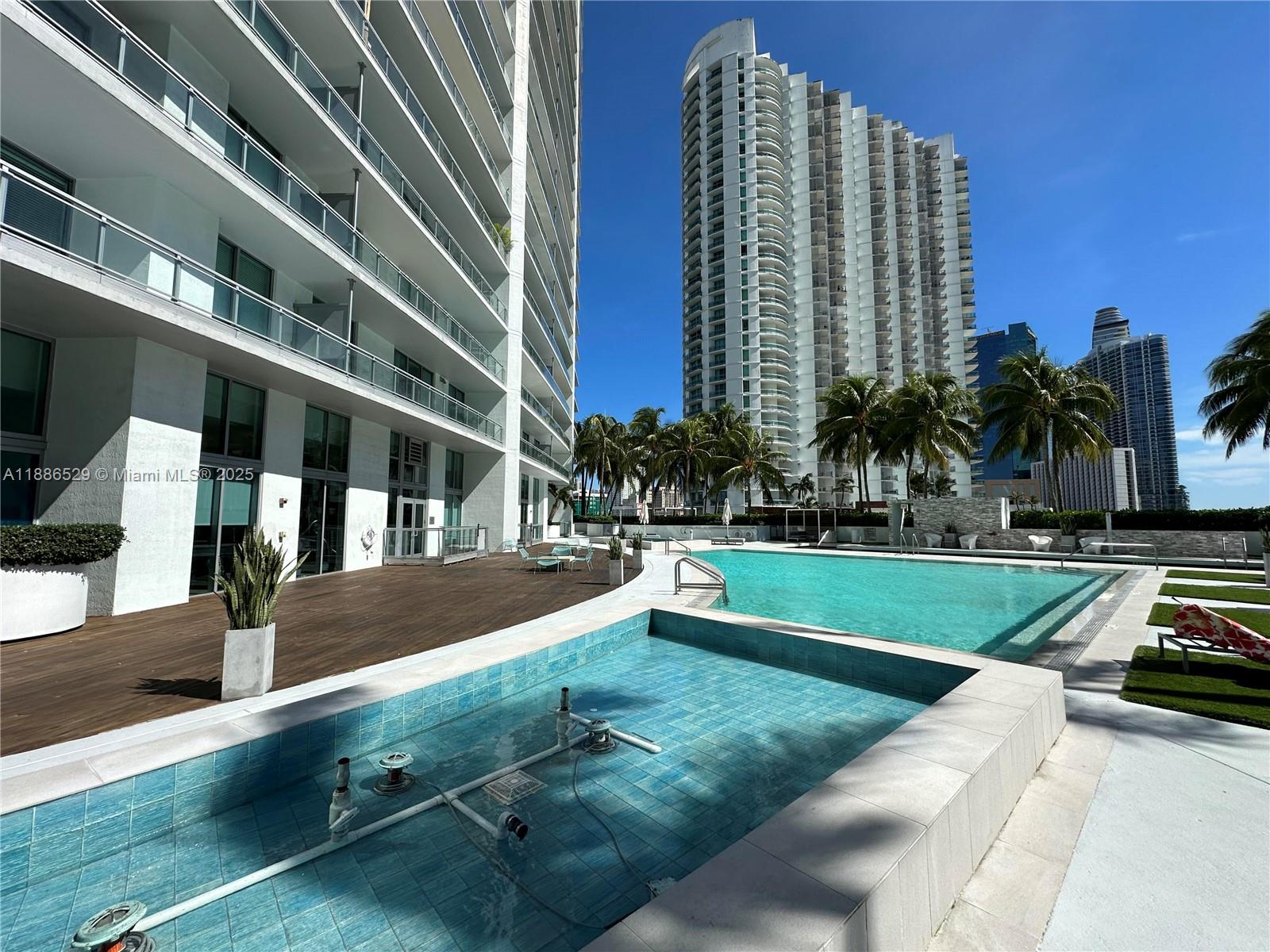 1Q. JKL,M SW 3rd St #1603, Miami FL 33130