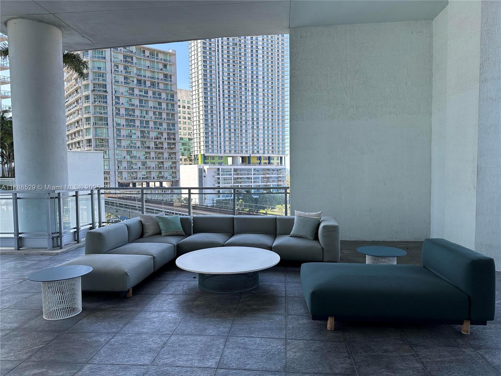 1Q. JKL,M SW 3rd St #1603, Miami FL 33130