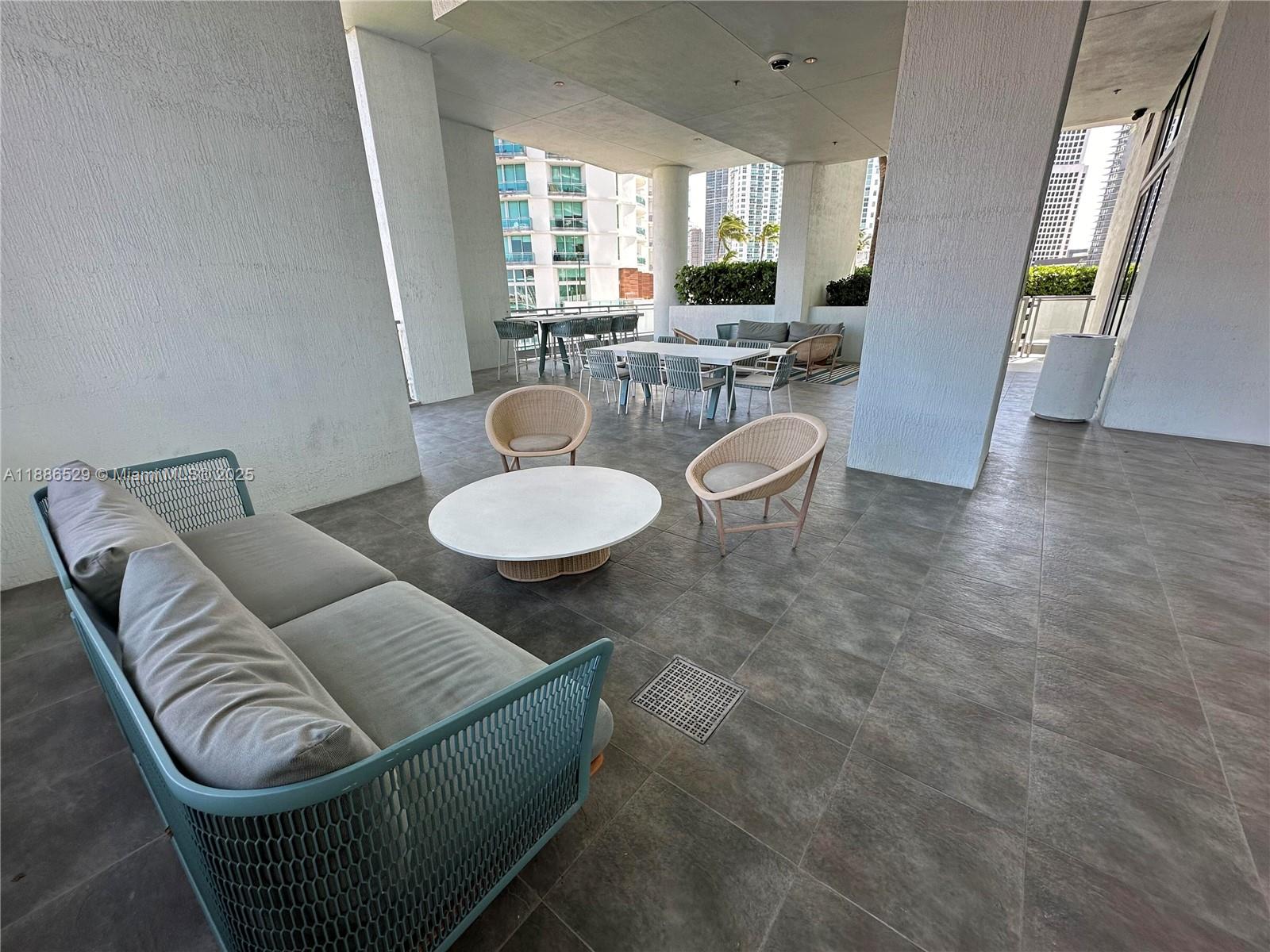 1Q. JKL,M SW 3rd St #1603, Miami FL 33130