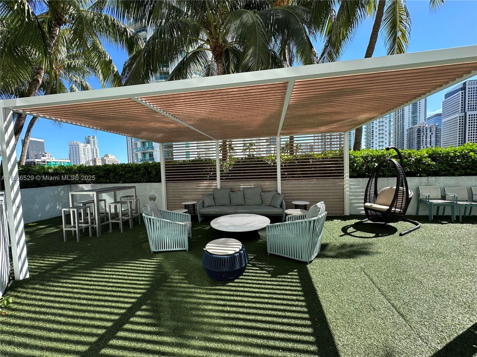 1Q. JKL,M SW 3rd St #1603, Miami FL 33130