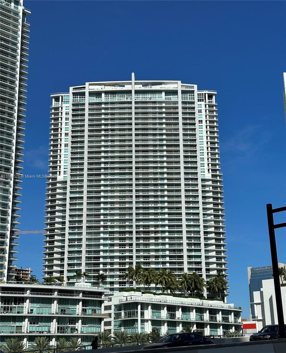 1Q. JKL,M SW 3rd St #1603, Miami FL 33130
