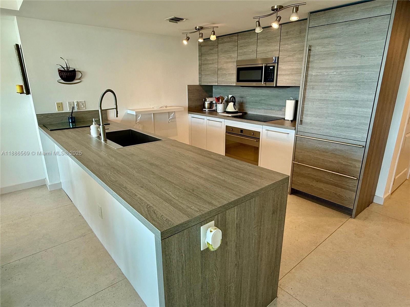 400 Sunny Isles Blvd #916, Sunny Isles Beach FL 33160