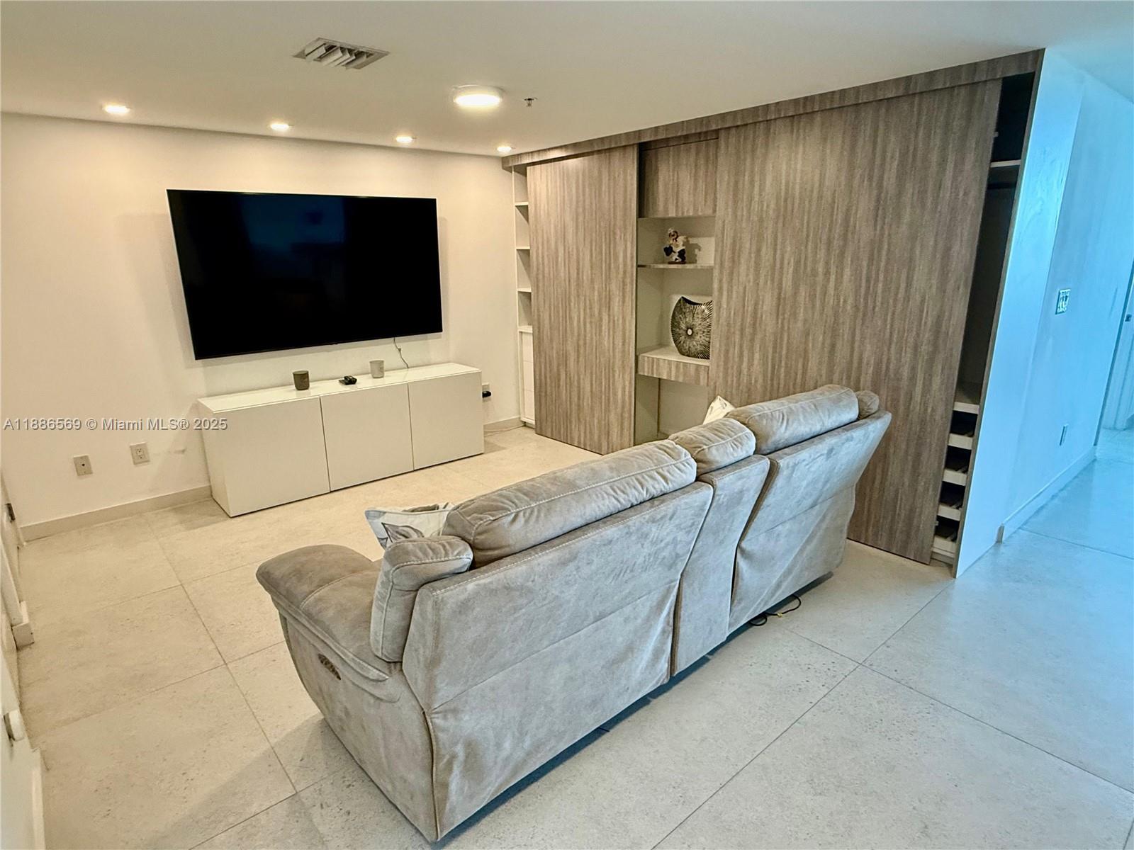 400 Sunny Isles Blvd #916, Sunny Isles Beach FL 33160