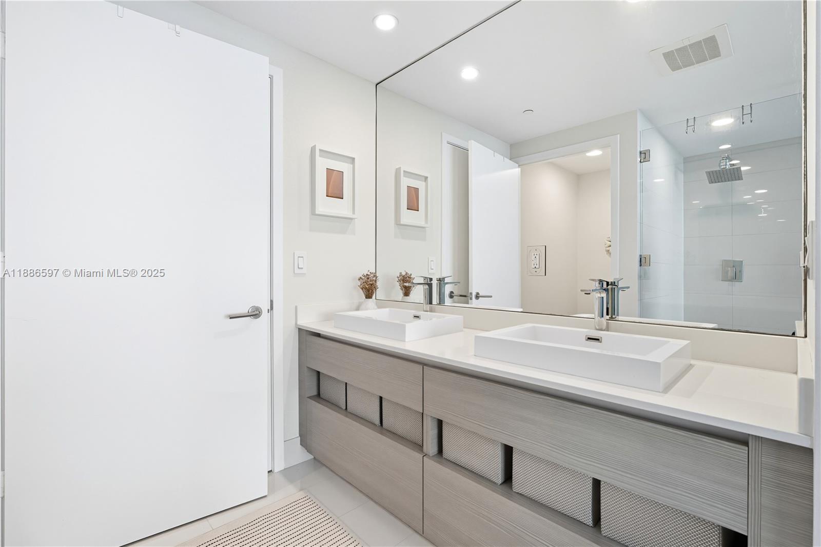 460 NE 28th St #1805, Miami FL 33137
