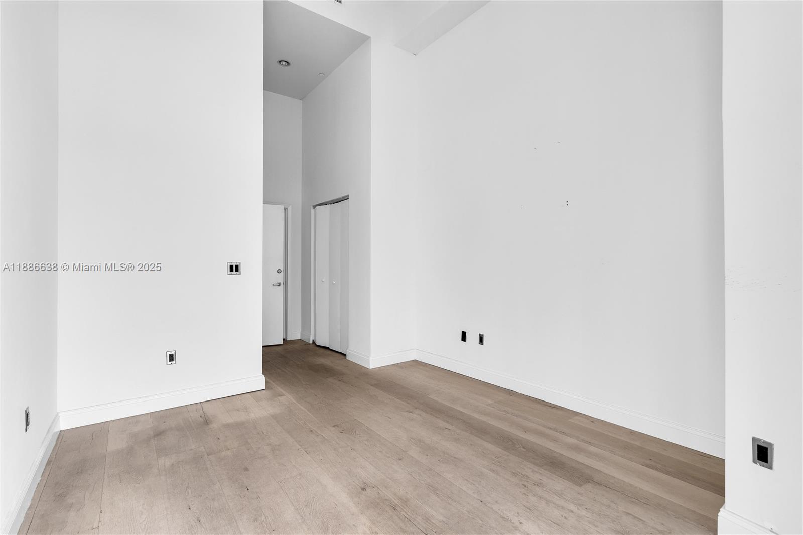 495 Brickell Ave #1510, Miami FL 33131