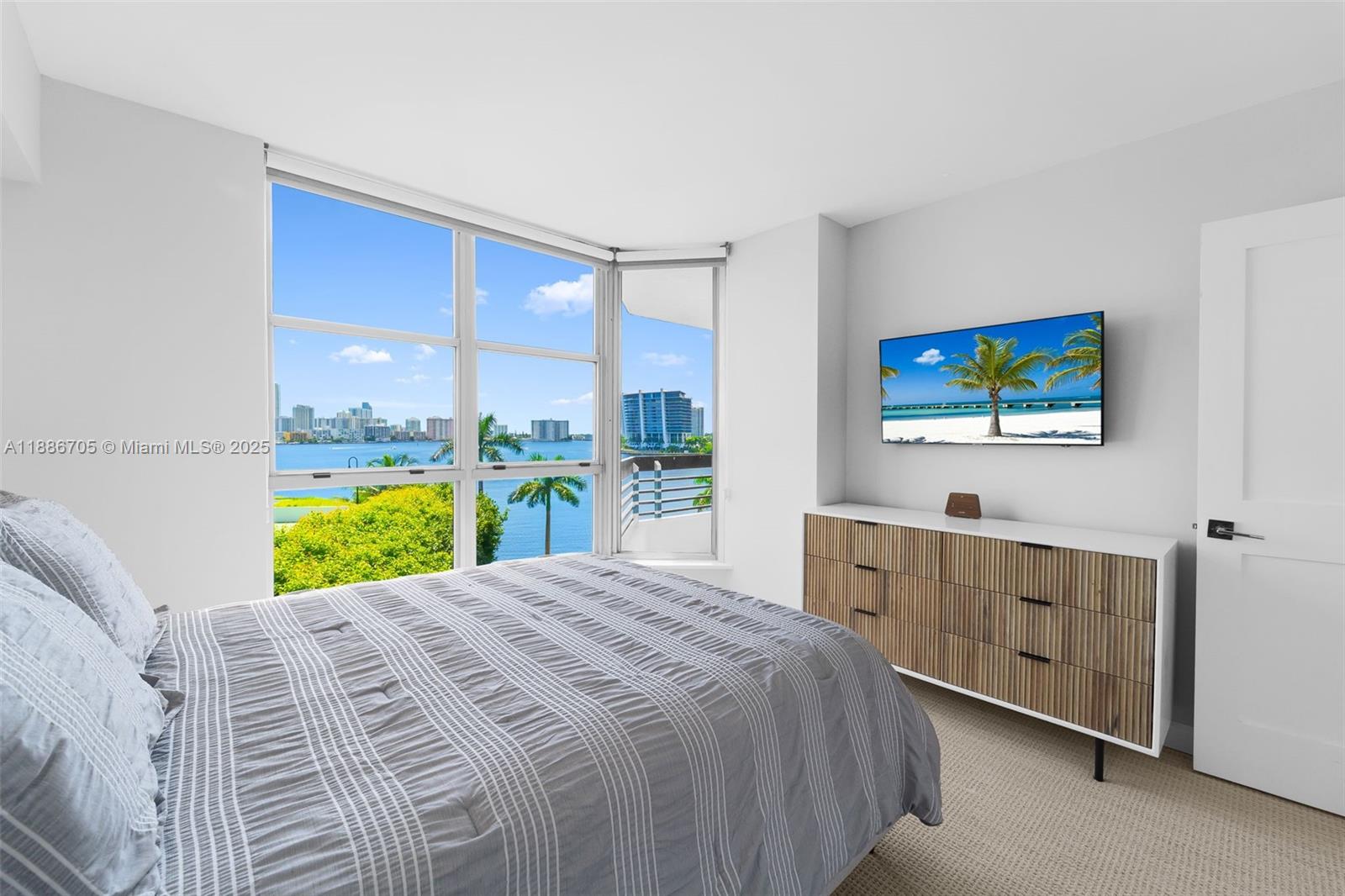 3600 Mystic Pointe Dr #614, Aventura FL 33180