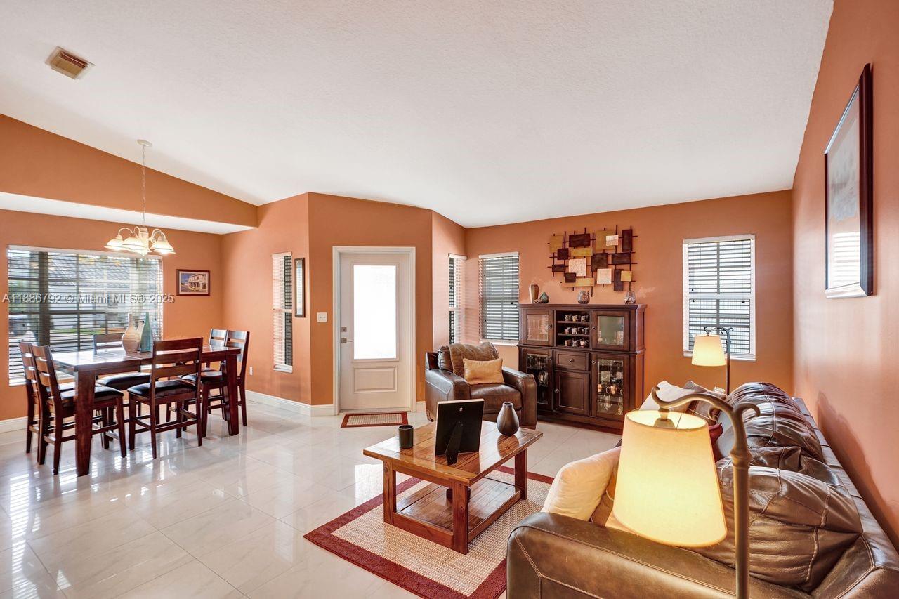16451 SW 98th Ter, Miami FL 33196