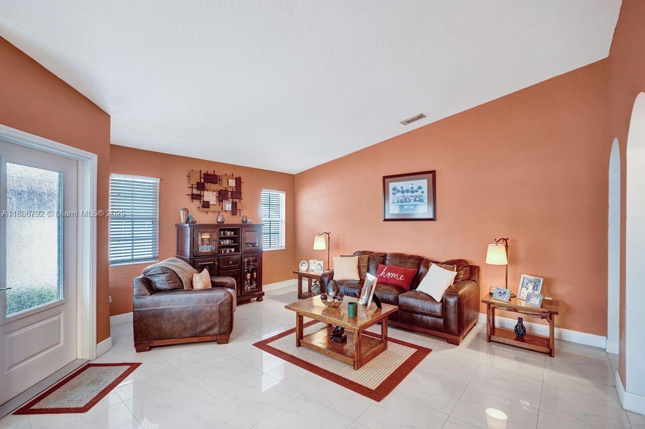 16451 SW 98th Ter, Miami FL 33196