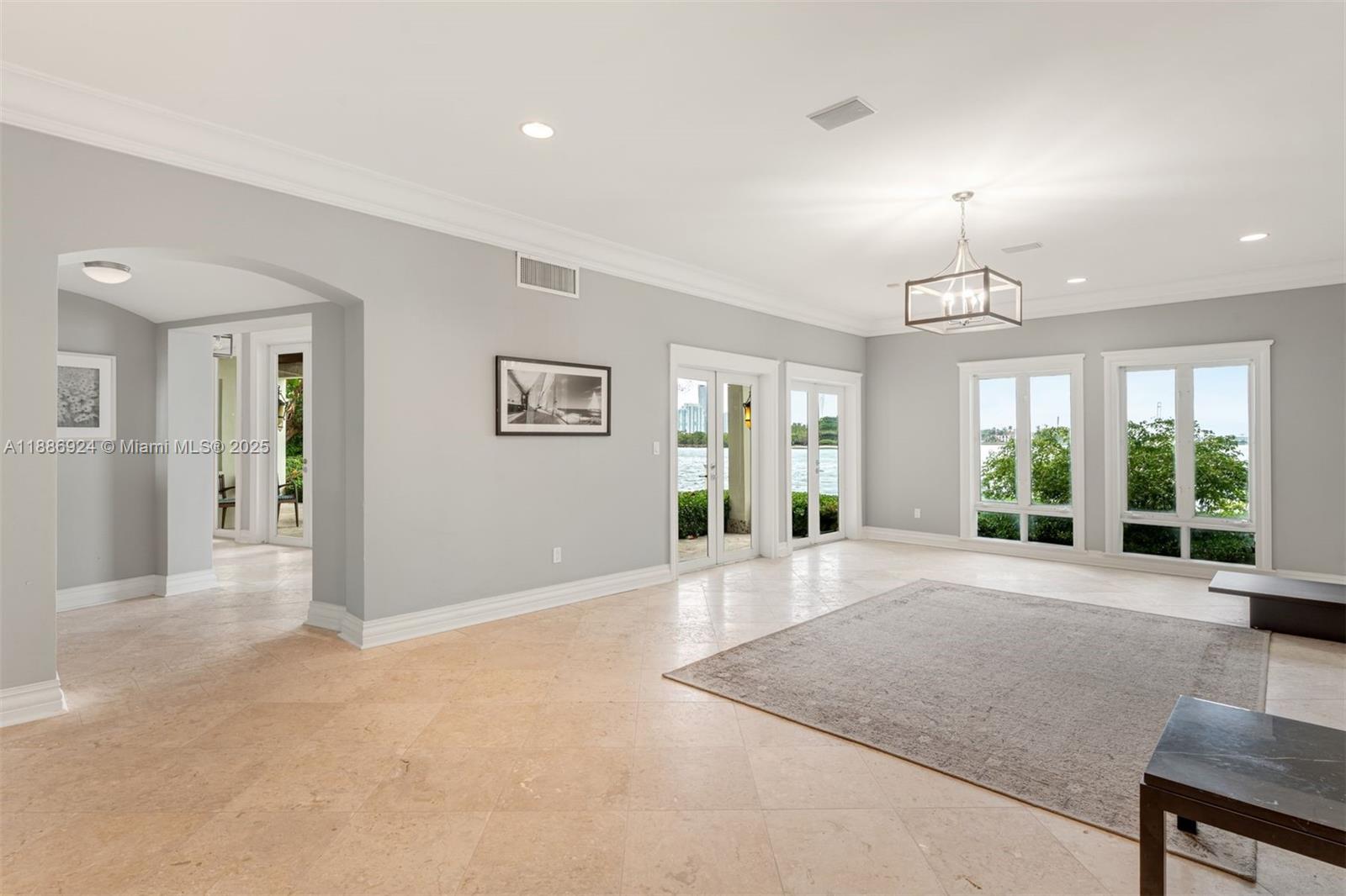 11 E Rivo Alto Dr, Miami Beach FL 33139