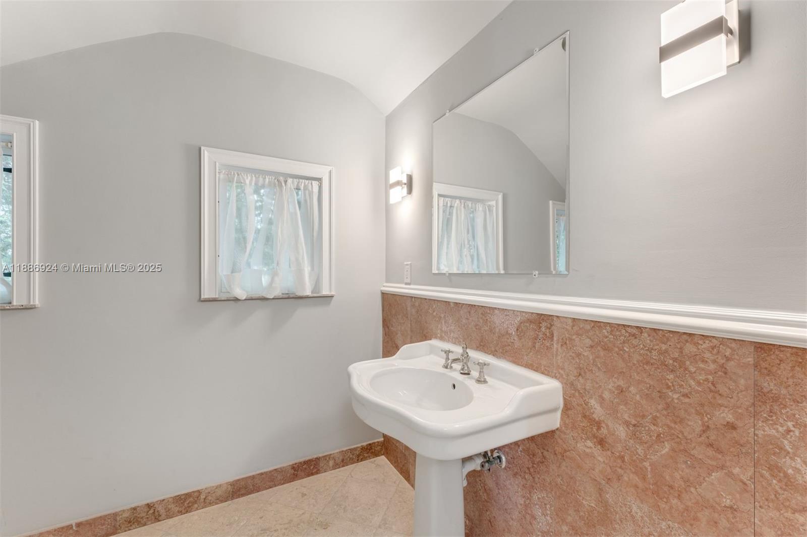 11 E Rivo Alto Dr, Miami Beach FL 33139