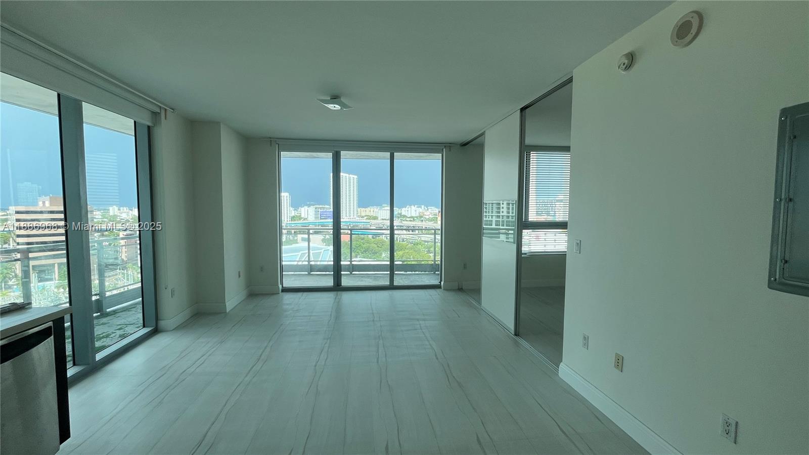 90 SW 3rd St #1412, Miami FL 33130